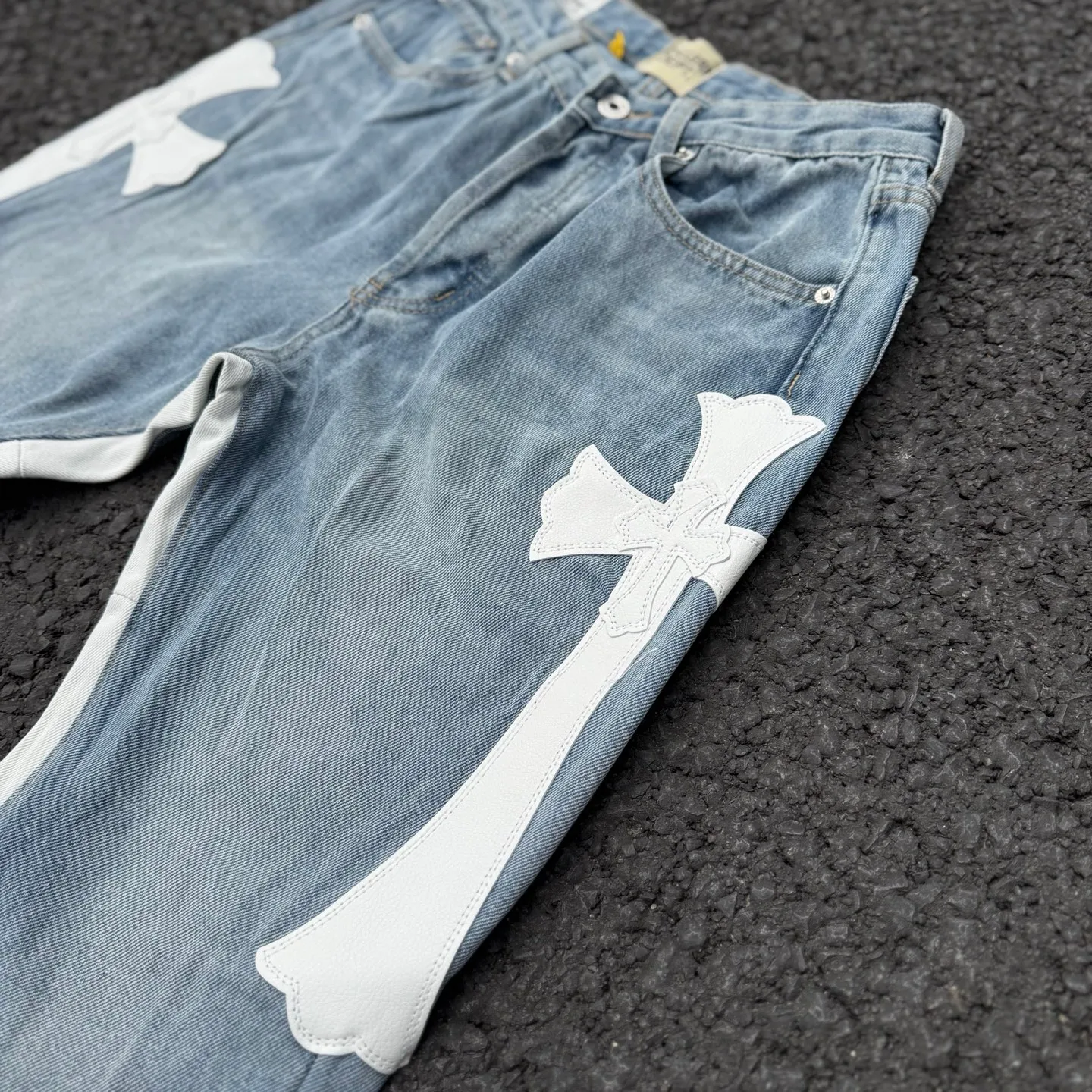 #8146 P290💰 Independent GALLERY DEPT. Vintage multi-leather spliced cross loose washed flared jeans - truly restore the ultimate texture of Vintage - original hardware accessories washed and other elevators, QR code analysis are all purchased from the original factory, high degree of restoration, you are welcome to compare with a certain product~ - Three-dimensional version Loose and comfortable, not picky about the body shape, taller and slimmer, factory Seiko, original factory quality control, same style for men and women, can be matched with couples, versatile recommendation, must-have jeans for all seasons -Size: 28 30 32 34 36